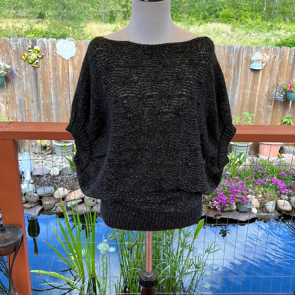 Super cute short sleeve sweater